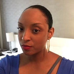 Meet your Posher, Angelique